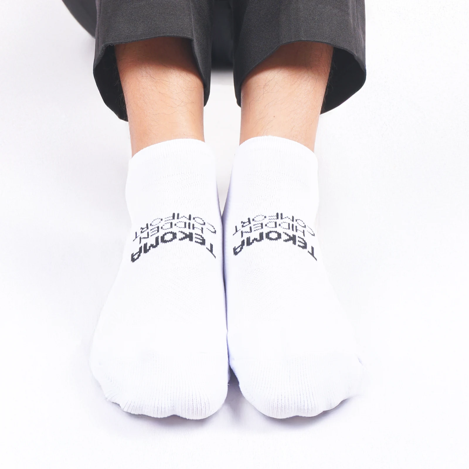 Tekoma Hidden Comfort in white, top view on foot