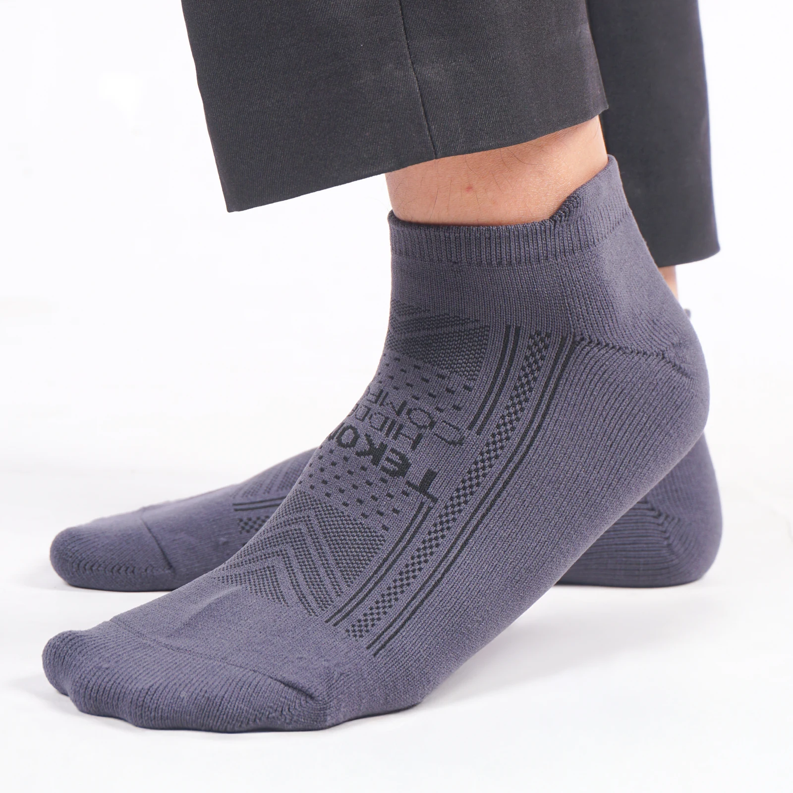 Tekoma Hidden Comfort in grey, side view on foot