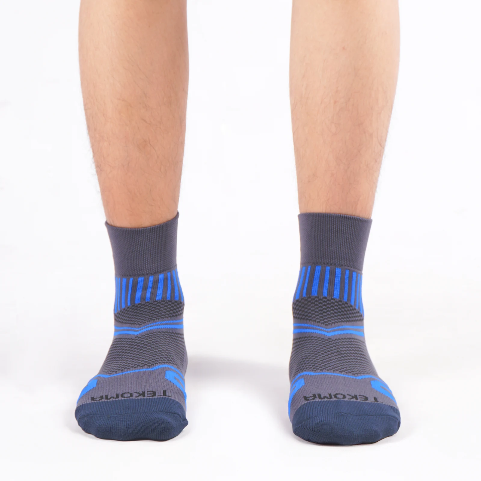 Tekoma Quarter Comfort in grey, front view on foot