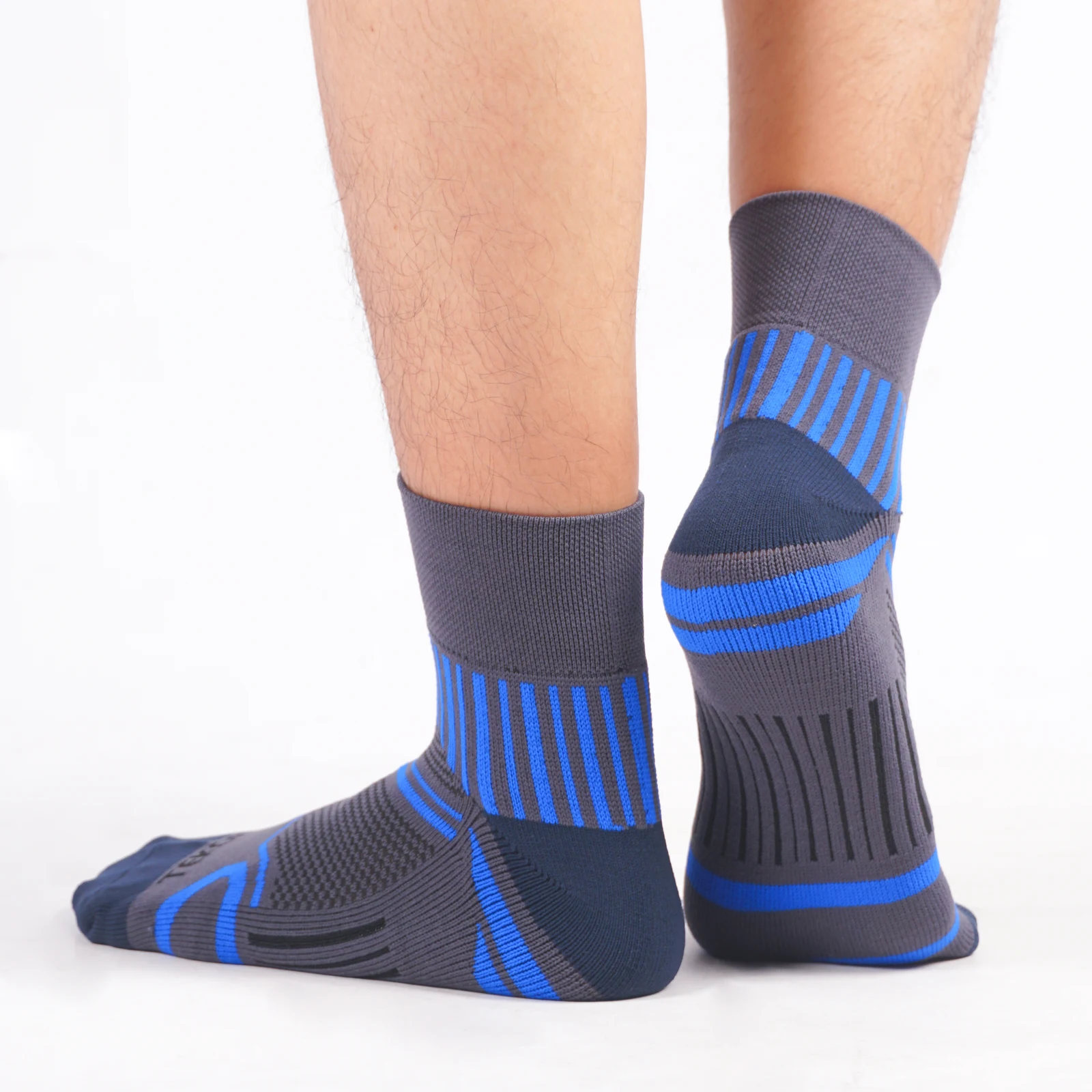 Tekoma Quarter Comfort in grey, rear view on foot