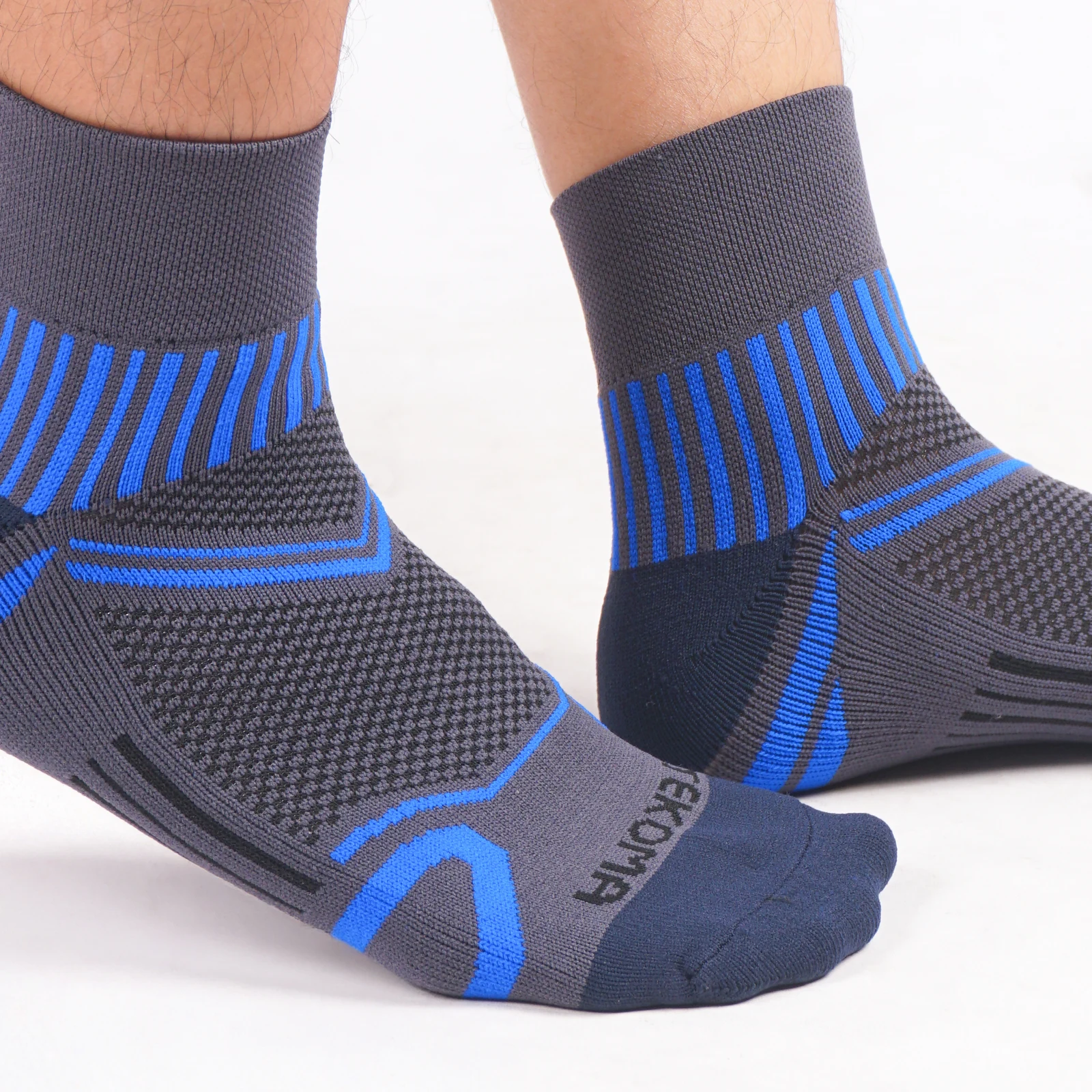 Knit detail of Tekoma Quarter Comfort in grey, shown on foot