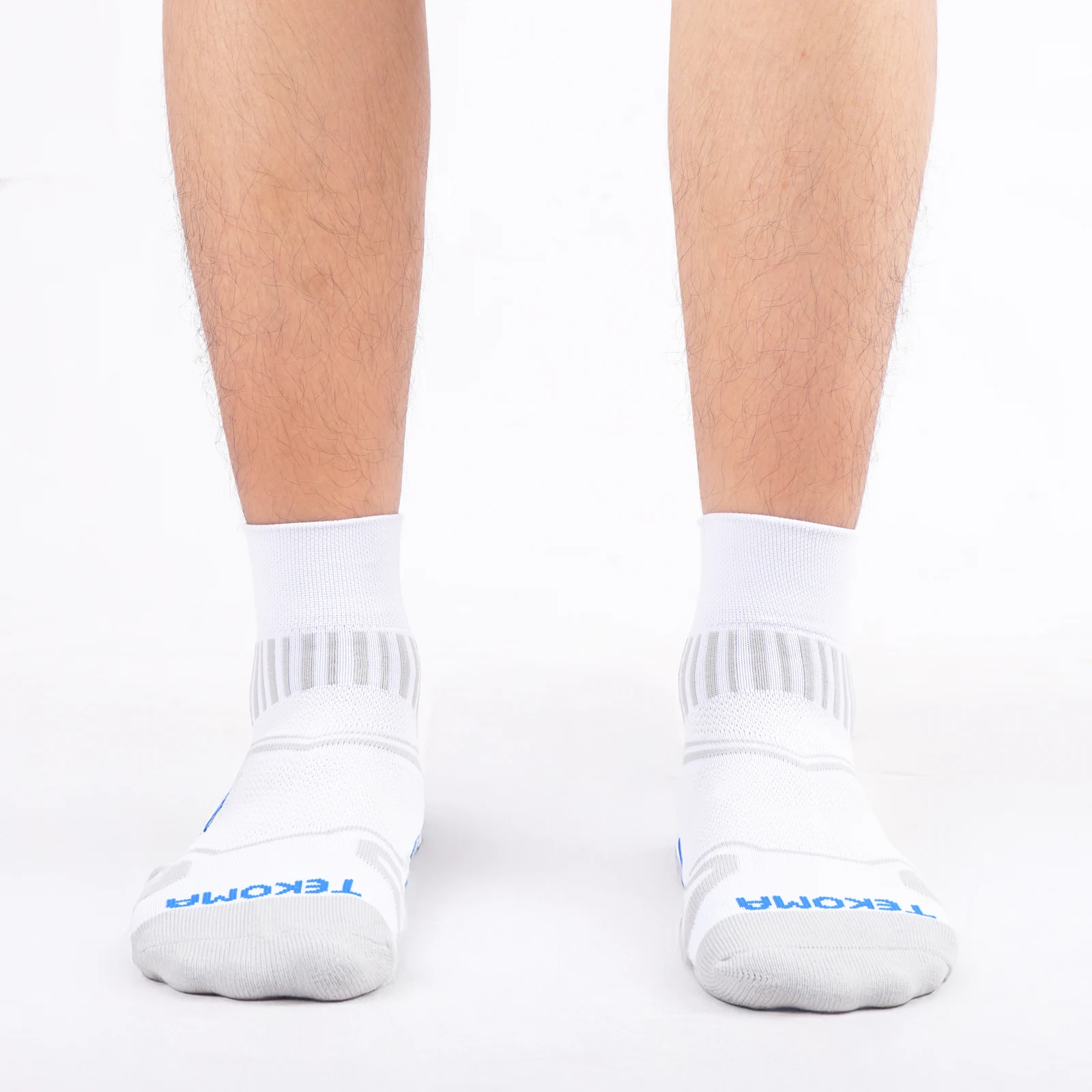 Tekoma Quarter Comfort in white, front view on foot